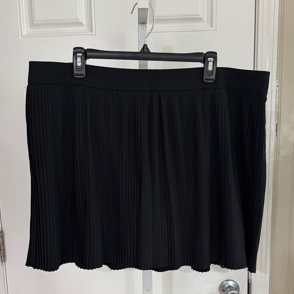 GAP Black Pleated Athletic Skort - Elastic Waist